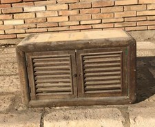 Antico mobile basso per